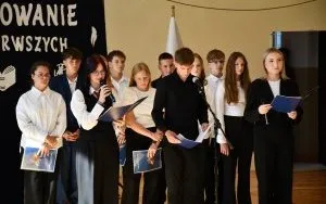 Uroczyste ślubowanie klas pierwszych w ZS nr 2 - występ artystyczny