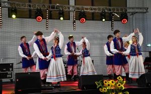 Senioralia Powiatu Miechowskiego - młodzież z Zespołu Szk&oacute;ł nr 1 w Miechowie