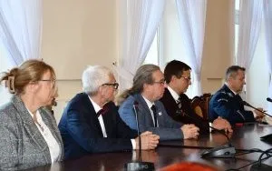 Spotkanie w sprawie bezpieczeństwa w szkołach Powiatu Miechowskiego - dyrektorzy szk&oacute;ł