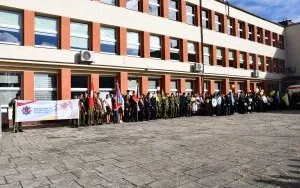 20-lecie nadania imienia Jana Pawła II - ZS nr 2 - zdjęcie grupowe