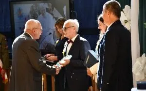 20-lecie nadania imienia Jana Pawła II - ZS nr 2 - odznaczenie