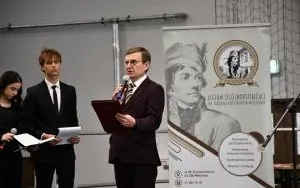 Ślubowanie uczni&oacute;w klas pierwszych LO - przemowa Dyrektora