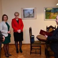 Gratulacje dla Marty Banach składają: starostowie - Jacek Kobyłka i Paweł Osikowski oraz dyr. PCUW - Marta Nowakowska