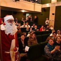 Święty Mikołaj odwiedził uczestnik&oacute;w przeglądu 