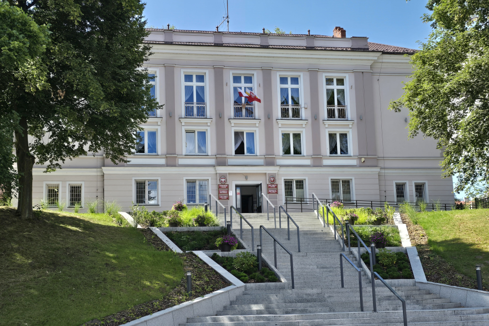 Siedziba Starostwa Powiatowego w Miechowie przy ul. Racławickiej 12