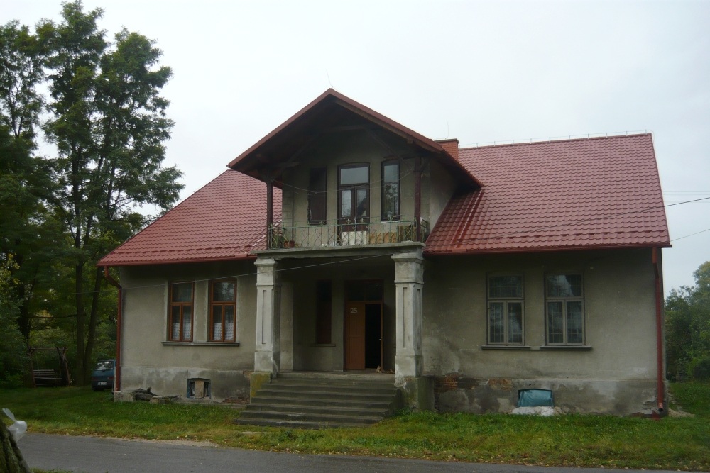 Dwór w Rzemiędzicach