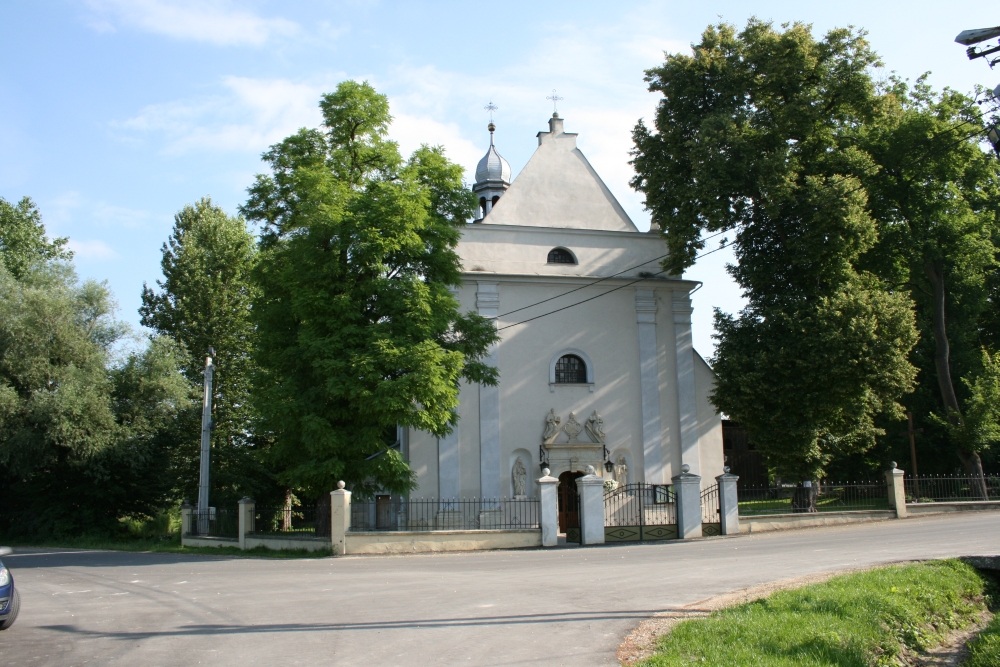 Kościół murowany w Racławicach pw. Apostołów Piotra i Pawła