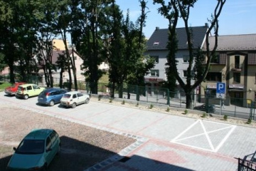 Powiększony parking 