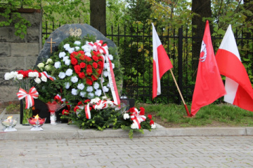 W Kozłowie odsłonięto tablicę zamordowanych rodzin z Wolicy i Wierzbicy