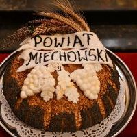 Bochen chleba gospodarza Dożynek Powiatowych w Miechowie