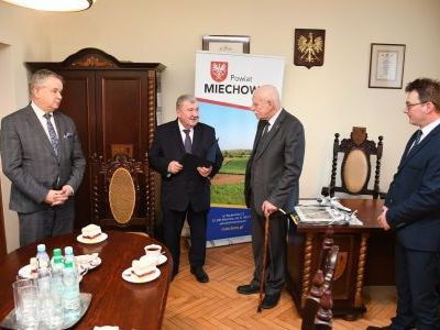 Pożegnanie dotychczasowego i powitanie nowego dyr. Muzeum Ziemi w Starostwie Powiatowym w Miechowie