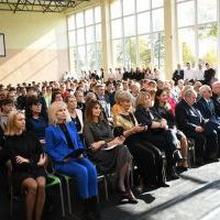 Nauczyciele, wychowawcy i goście na Świecie Zespołu Szkół Nr 2 w Miechowie