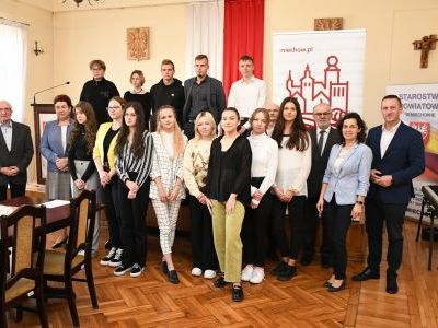 Uczestnicy Powiatowego Konkursu Ekologiczno-Pszczelarskiego