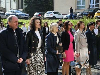 Grono pedagogiczne LO Miechów na pożegnaniu maturzystów