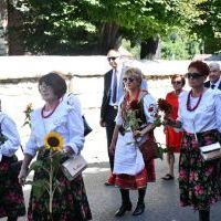 Korowód dożynkowy z władzami samorządowymi