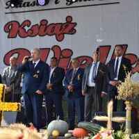 Na dożynkach w Książu Wielkim przemawia Starosta Miechowski Jacek Kobyłka