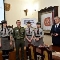 Betlejemskie Światło Pokoju od harcerzy z miechowskiego LO