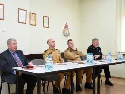 Starosta Jacek Kobyłka na naradzie rocznej w KP PSP Miechów