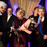 Wiosna w operetce na ziemi miechowskiej 2024 - kwiaty dla artystów