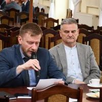 Dyrektor Szpitala św. Anny w Miechowie Mirosław Dróżdż składa sprawozdanie za 2023 rok