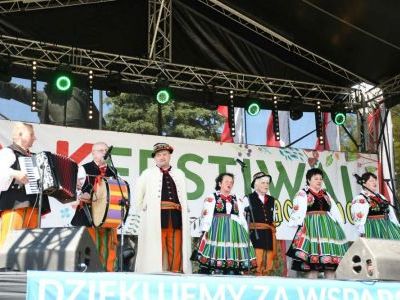 Stanisław Budzeń z drużyną - pretendent do tytułu Chłopa Roku 2024