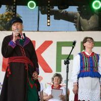 Szymon Płusa z drużyną - pretendent do tytułu Chłopa Roku 2024