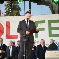 Wójt Racławic Janusz Kozioł wita przybyłych gości