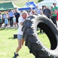 Wybory Chłopa Roku 2024 - Szymon Płusa zmaga się z wielką oponą