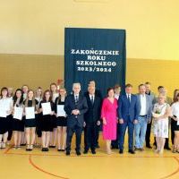 Zakończenie roku szkolnego w ZS Nr 1 Miechów - pamiątkowa fotografia