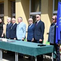 Zakończenie roku szkolnego w ZS Nr 2 Miechów - odśpiewanie hymnu państwowego