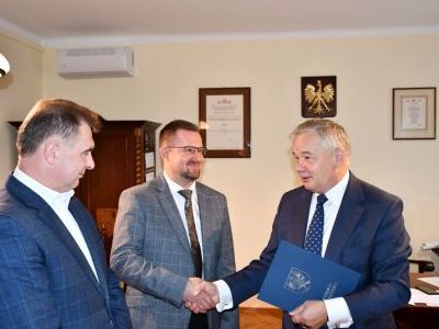 Starosta powołuje na stanowisko nowego Powiatowego Inspektora Nadzoru Budowlanego Adriana Jochymczyka