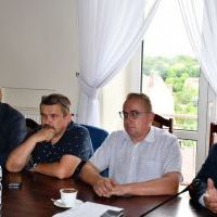 Spotkanie zwołano w związku z występującymi oraz prognozowanymi intensywnymi opadami deszczu