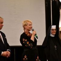 Koncert charytatywny dla Hospicjum - przemówienie Iwony Gibas - członek Zarządu WM