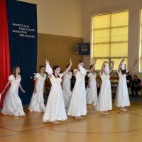 Święto Szkoły w ZS nr 1 w Miechowie - występ artystyczny