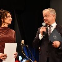 Starosta Miechowski składa gratulacje Dyrektor Szkoły Muzycznej